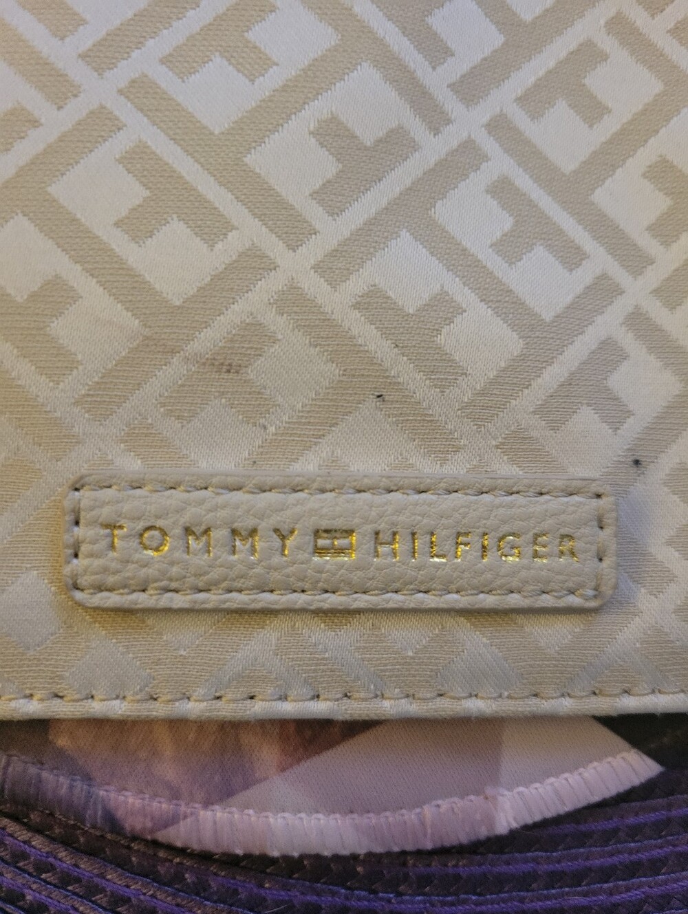 Tommy Hilfiger Zip Wristlet Type.